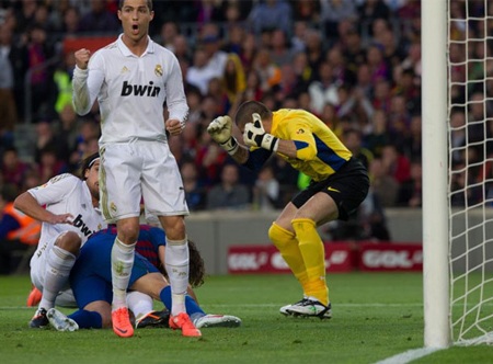 C. Ronaldo lập công, Real Madrid quật đổ Barca tại Nou Camp