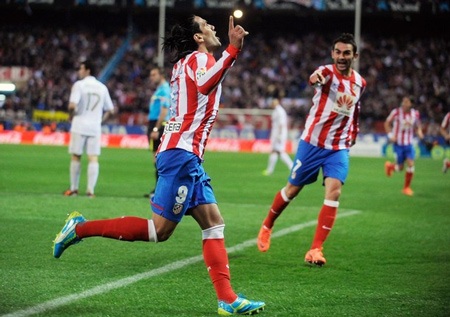 C. Ronaldo lập hattrick, Real Madrid thắng lớn trận derby