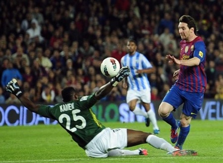 Lập hattrick trước Malaga, Messi vượt mặt C. Ronaldo