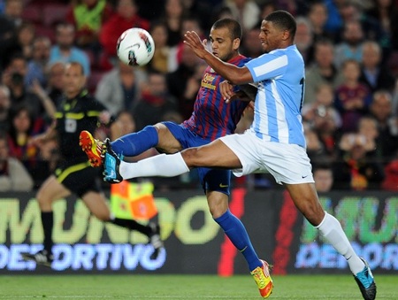 Lập hattrick trước Malaga, Messi vượt mặt C. Ronaldo