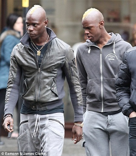 Anh em “ngựa chứng” Balotelli khoe đầu “độc” - 3 Anh em “ngựa chứng” Balotelli khoe đầu “độc”