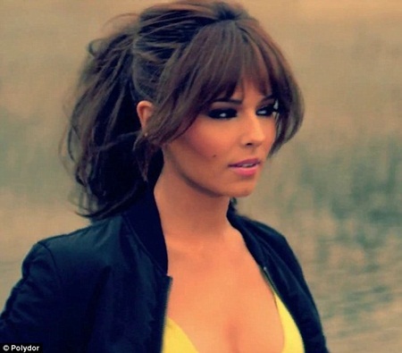 Vợ cũ Ashley Cole trầm cảm vì thiếu “chuyện phòng the”