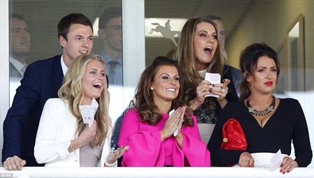 Dàn WAGS tỏa sáng tại “ngày hội người đẹp” Aintree