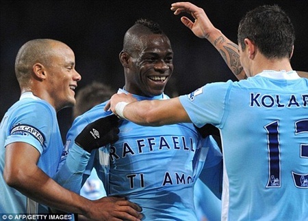 “Ngựa chứng” Balotelli tằng tịu với cả em họ Rooney - 3 “Ngựa chứng” Balotelli tằng tịu với cả em họ Rooney