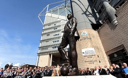 Newcastle dựng tượng tưởng nhớ HLV Bobby Robson - 1 Newcastle dựng tượng tưởng nhớ HLV Bobby Robson