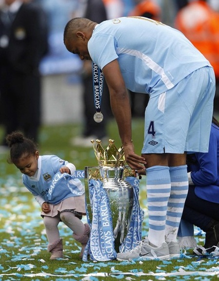 Niềm hạnh phúc vô bờ bến của Man City trong ngày đăng quang - 4 Niềm hạnh phúc vô bờ bến của Man City trong ngày đăng quang