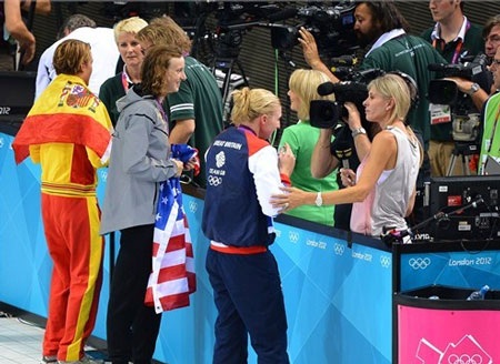 Olympic London 2012 và những con số kỷ lục - 2 Vận động viên điền kinh phát biểu trước báo giới