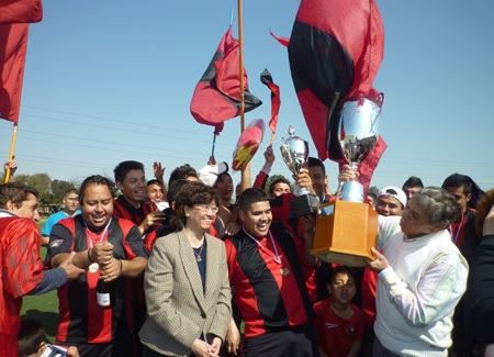 Luis Plaza Sanchez, Thị trưởng thành phố Cerro Navia cũng đến dự trận chung kết