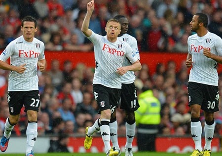 Van Persie lập công, MU nhọc nhằn đánh bại Fulham - 2 Fulham gây sốc khi vượt lên dẫn trước từ khá sớm