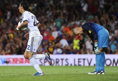Barca hạ gục Real Madrid trong “bữa tiệc” bàn thắng - 3 Sai lầm của Valdes giúp Di Maria có được bàn thắng ở cuối trận