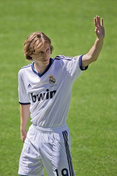 Tại sân Bernabeu, Modric sẽ mặc áo số 19 mà Anelka từng mặc trước đây