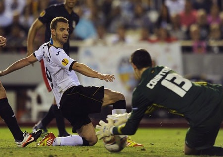 Real Madrid-Valencia: Khởi đầu mãn nhãn cho thầy trò Mourinho? - 3 Valencia đặt trọn niềm tin vào chân sút Soldado