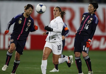 Carli Lloyd tỏa sáng với cú đúp vào lưới Nhật Bản