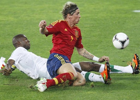 David Villa tỏa sáng, Tây Ban Nha “hủy diệt” Ả rập xê-út - 2 Fernando Torres đã có trận đấu thứ 100 khoác áo ĐT Tây Ban Nha