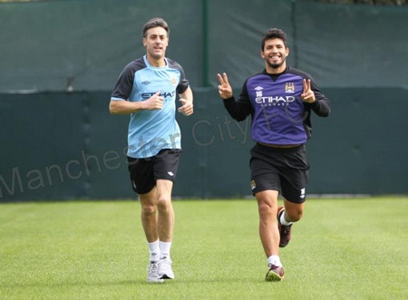 Man City vui mừng chào đón Aguero trở lại tập luyện - 2 Nụ cười luôn nở trên môi Aguero