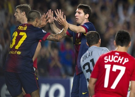 Nhìn lại 90 phút nghẹt thở ở cuộc chiến Barcelona-Spartak Moscow - 12 Nhưng Messi đã gỡ hòa 2-2 sau đường chuyền dọn cỗ của Tello