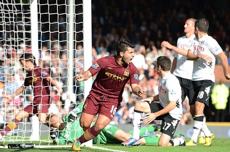 Nhìn lại thắng lợi kịch tính của Man City tại Craven Cottage - 5 Nhưng cuối hiệp 1, Aguero bất ngờ gỡ hòa 1-1 cho Man xanh