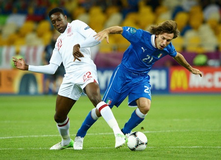 Bulgaria - Italia: Bẻ gai hoa hồng - 2 Pirlo tiếp tục là linh hồn trong lối chơi của Italia