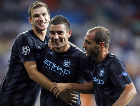 C. Ronaldo tỏa sáng, Real Madrid thắng nghẹt thở Man City - 5 Kolarov sút phạt nâng tỷ số lên 2-1 cho Man City