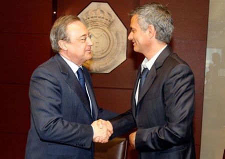 Mourinho bị cựu chủ tịch Real Madrid công kích - 1 Perez và Mourinho bị coi là nguyên nhân khiến Real Madrid hỗn loạn