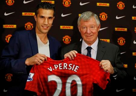 Tổng hợp chuyển nhượng Premier League mùa hè 2012 - 1 Thương vụ Van Persie sang MU thu hút nhiều sự chú ý nhất