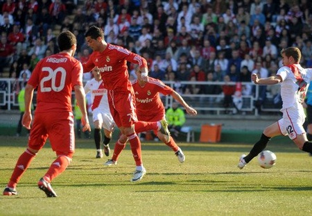 C. Ronaldo từng ghi bàn đẹp mắt bằng gót vào lưới Vallecano
