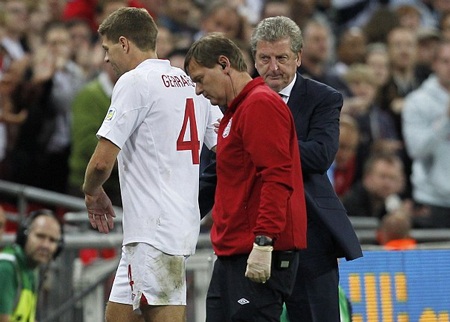 Gerrard bị đuổi, Roy Hodgson “chĩa mũi dùi” vào trọng tài - 1 Roy Hodgson tức giận vì Gerrard bị đuổi