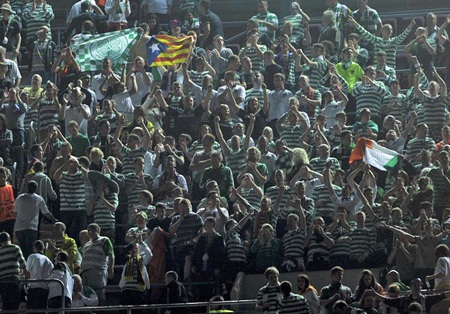 Nhìn lại chiến thắng nghẹt thở của Barca tại Nou Camp - 2 Rất đông CĐV Celtic có mặt tại Nou Camp để cổ vũ đội nhà
