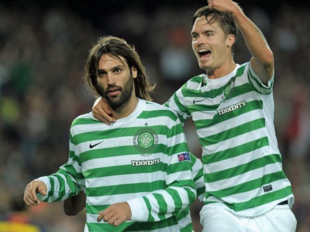 Nhìn lại chiến thắng nghẹt thở của Barca tại Nou Camp - 7 Samaras ăn mừng bàn thắng mở tỷ số cho Celtic ở phút thứ 9