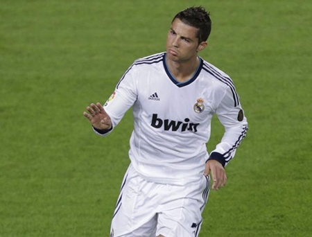 C. Ronaldo đưa Real Madrid vượt lên dẫn trước