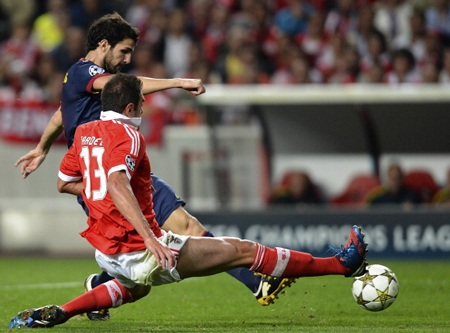 Cesc Fabregas ấn định thắng lợi 2-0 cho Barcelona