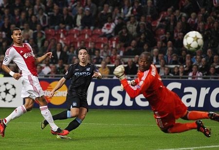 Man City thảm bại dưới tay Ajax tại Amsterdam Arena - 2 Samir Nasri đưa Man City vượt lên dẫn trước