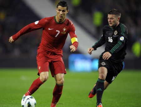 C. Ronaldo “tịt ngòi”, Bồ Đào Nha hòa bất lực Bắc Ailen - 1 C. Ronaldo đã thể hiện một phong độ mờ nhạt tại Do Dragao