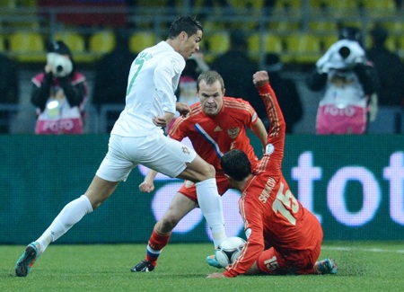 C. Ronaldo bất lực, Bồ Đào Nha gục ngã trên đất Nga - 1 C. Ronaldo bất lực hoàn toàn trước ĐT Nga