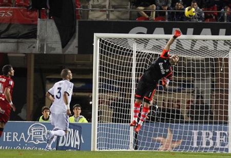 Thủ thành Iker Casillas tiếp tục có được những pha cản phá xuất sắc