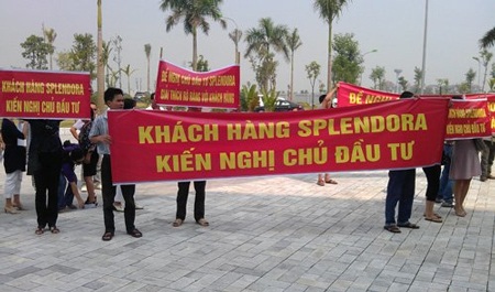 Khách hàng “biểu tình” phản đối chủ đầu tư Splendora - 1 Khách hàng “biểu tình” phản đối chủ đầu tư Splendora