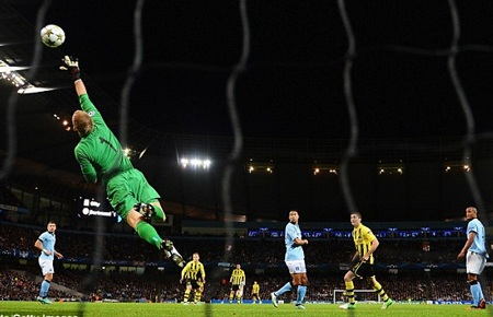 Điểm nhấn trong 90 phút Man City “hút chết” trước Dortmund - 3 Thủ thành Joe Hart đã có một trận đấu xuất sắc...