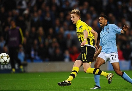 Điểm nhấn trong 90 phút Man City “hút chết” trước Dortmund - 8 Sai lầm của Rodwell tạo điều kiện để Reus ghi bàn mở tỷ số ở phút 61