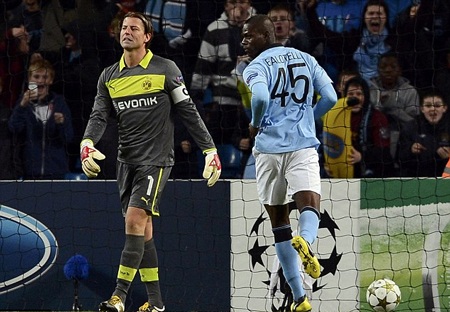 Điểm nhấn trong 90 phút Man City “hút chết” trước Dortmund - 12 Đây là lần hiếm hoi mùa giải này, Balotelli để lại dấu ấn cho Man xanh