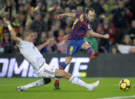Iniesta khẳng định Barca không làm điều gì lén lút với Pepe