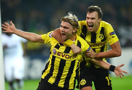 Những dấu ấn trong ngày Real Madrid bại trận trên đất Đức - 7 Schmelzer ăn mừng bàn thắng ấn định tỷ số 2-1 cho Dortmund...