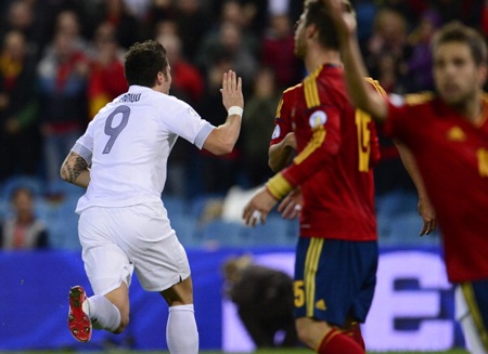 Fabregas đá hỏng penalty, Tây Ban Nha hòa cay đắng Pháp - 3 Giroud mang về trận hòa 1-1 đầy quý giá cho ĐT Pháp