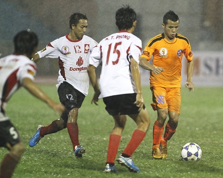 Minh Tâm (phải) là một trong những người may mắn được tăng cường cho đội lớn