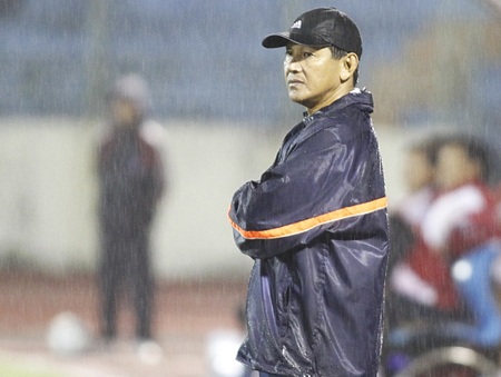 HLV Phan Công Thìn có lẽ là người ưu tư nhất trước viễn cảnh Trẻ SHB Đà Nẵng phải giải tán