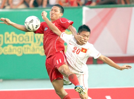 U22 Việt Nam (trắng) sẽ tham dự V-League 2013