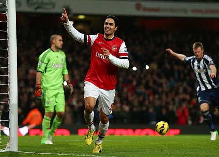 Tiền vệ người TBN hoàn tất cú đúp trên chấm 11m ở hiệp 2