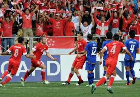 Thái Lan thua đậm Singapore tại Jalan Besar - 3 Singapore đang có nhiều lợi thế để lên ngôi vô địch AFF Cup 2012