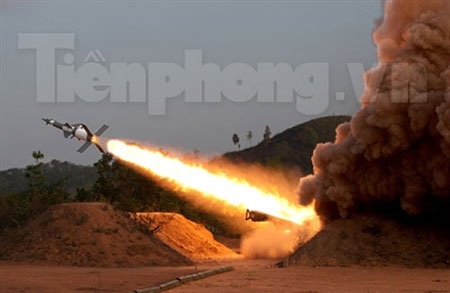 Các quân binh chủng thao diễn, sẵn sàng chiến đấu - 8 “Rồng lửa” của Đoàn Hùng Vương (Quân chủng Phòng không-Không quân) tiêu diệt gọn mục tiêu.