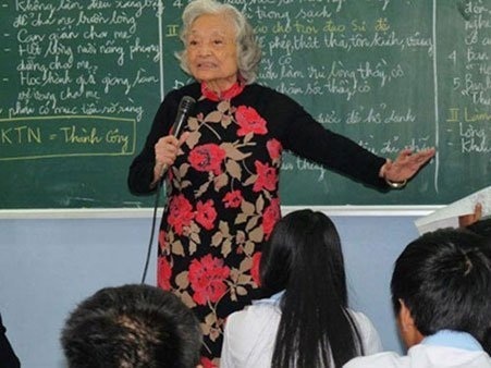 Cô giáo 82 tuổi và tiết học khiến trò “rơi nước mắt” - 2 Sau