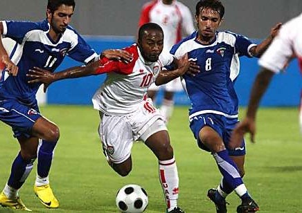 UAE mang đội hình mạnh nhất cho cuộc đấu với tuyển Việt Nam - 1 Isamaeil Matar Ibrahim (giữa), chân sút vô cùng lợi hại của UAE